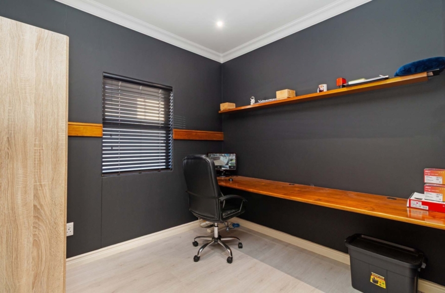 3 Bedroom Property for Sale in Parklands North Western Cape